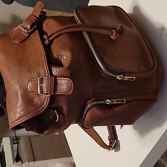 Lovely convertible backpack in brown-chestnut color vegan leather - Picture 5 of 14